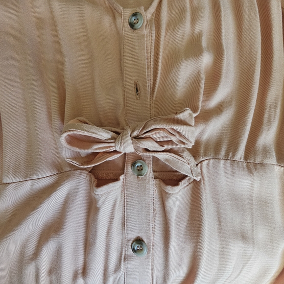 Mimi Chica Soft Peach V-Neck Top - Picture 5 of 6